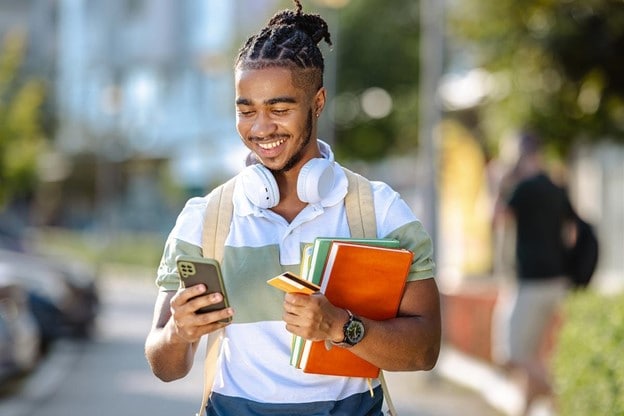 How to Choose the Best Student Card for Study Abroad