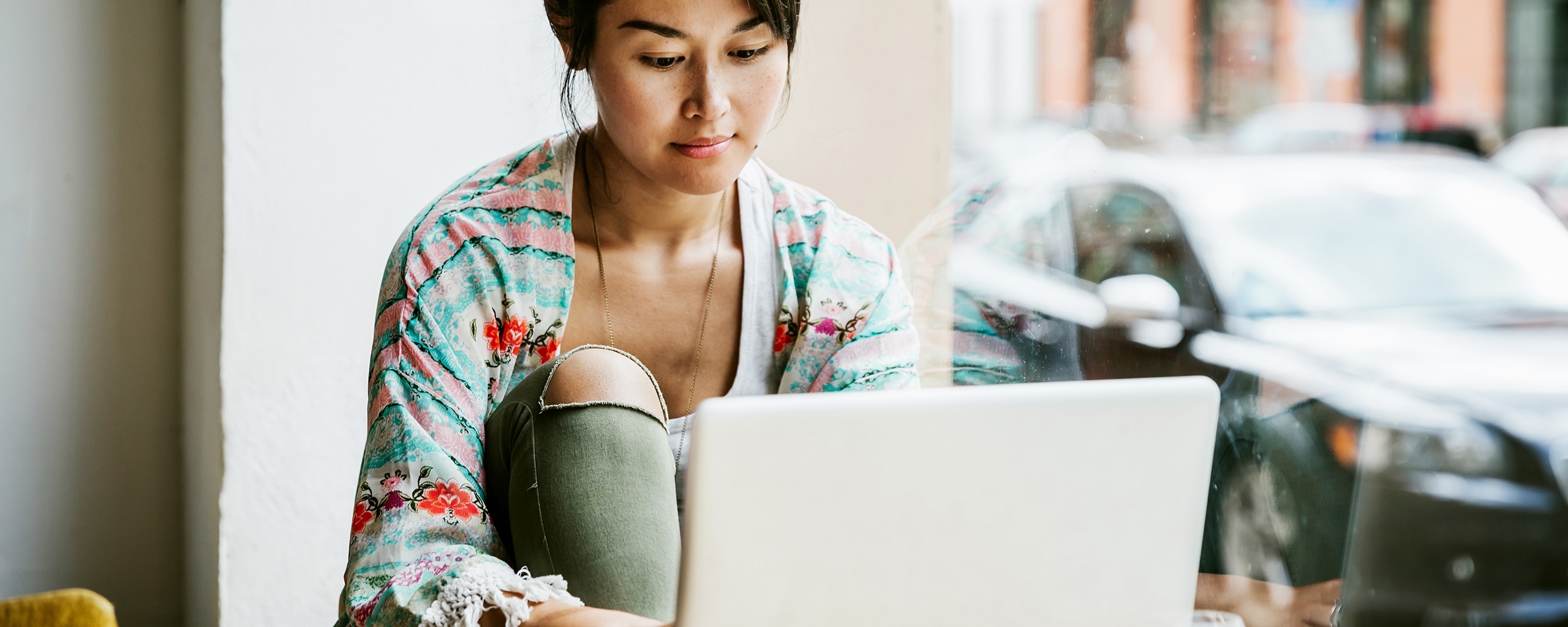 Person on a laptop looks up credit counselling resources.