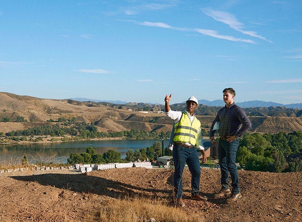 2 construction workers talking